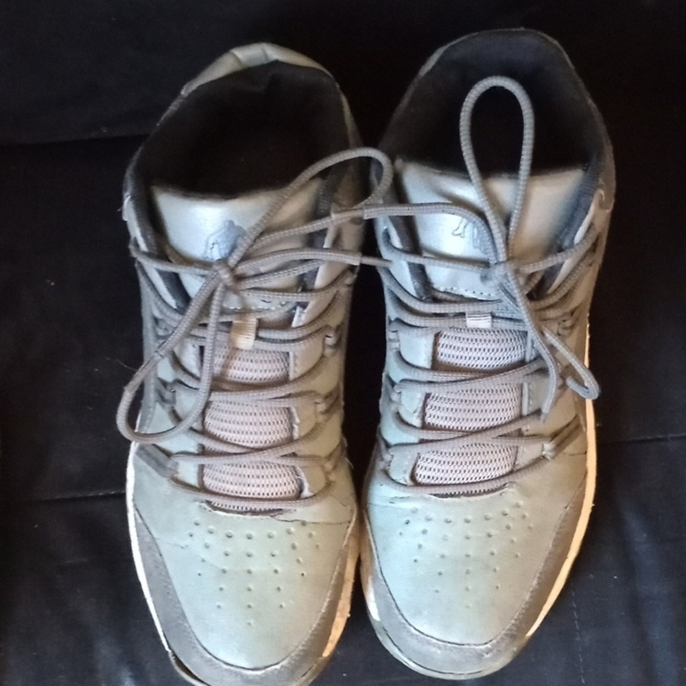 Men's Gray Athletic Shoes